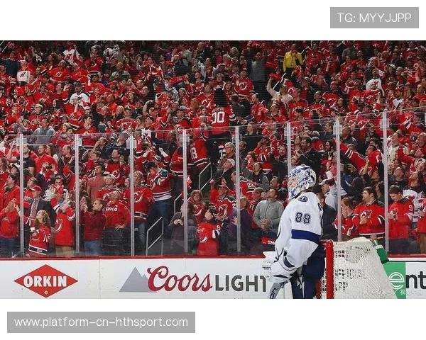 米兰防线临危不乱，红黑军团稳坐榜首位置