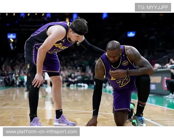 湖人教练组布阵，替补使用更具弹性